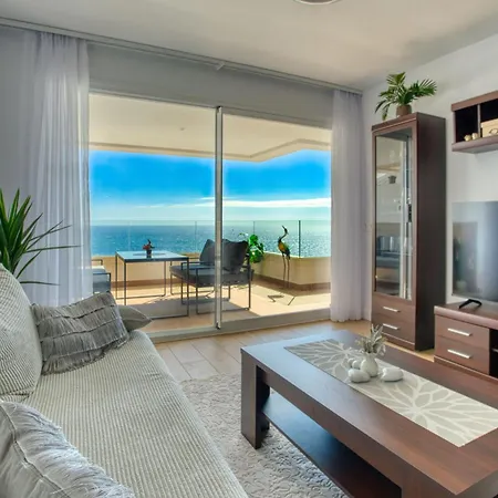 South Facing Sea Views Isea דירה